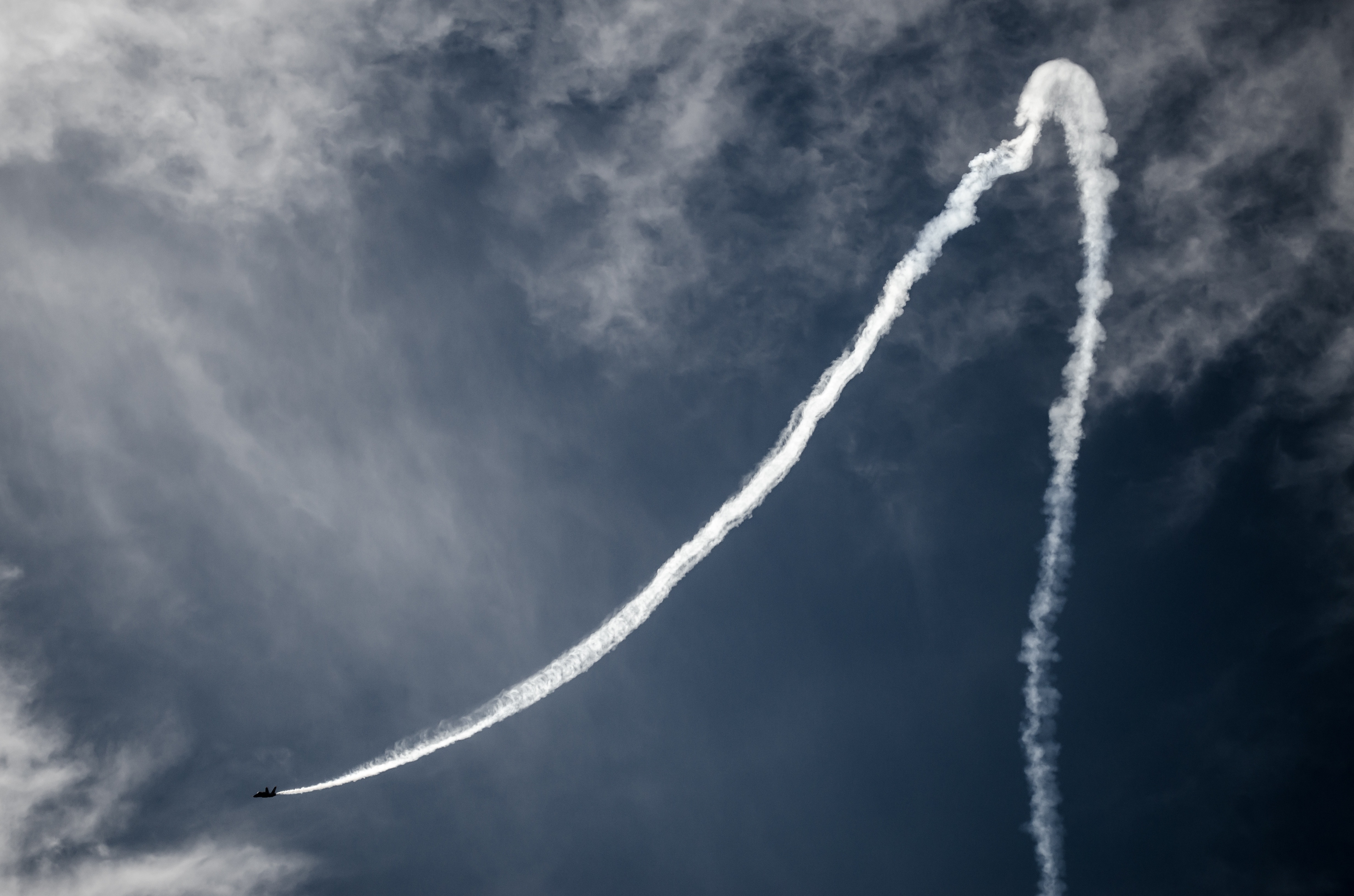 airplane-emissions- blue-sky