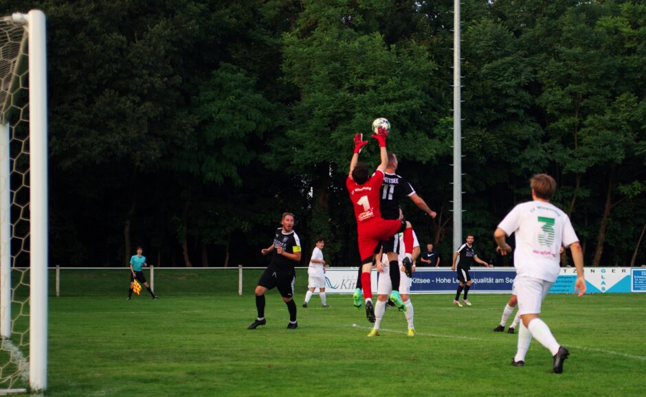 Rosenbach makes big save against Pavol Bellas