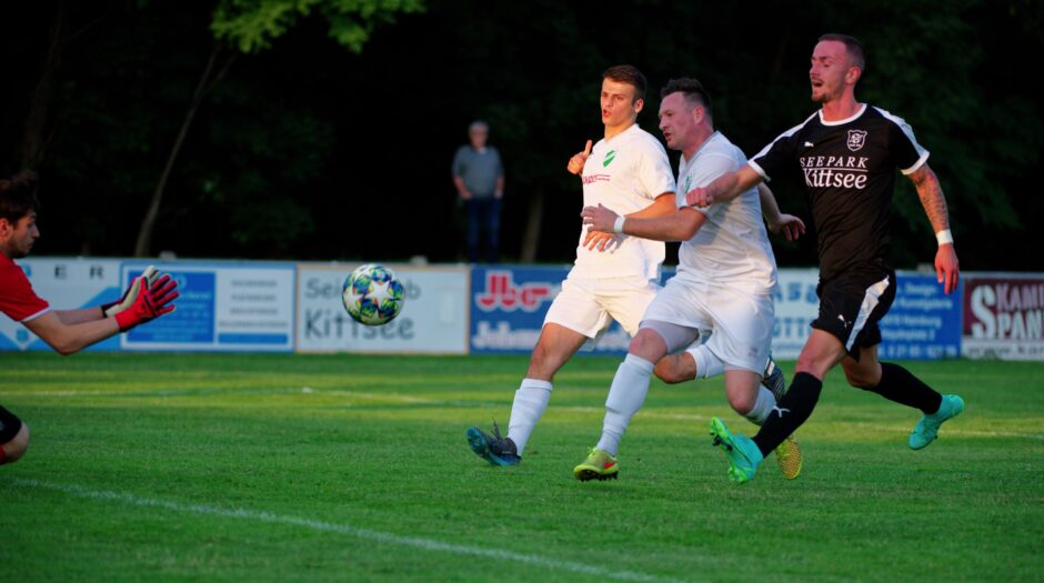 Lukas Rosenbauch saves Pavol Bellas shot