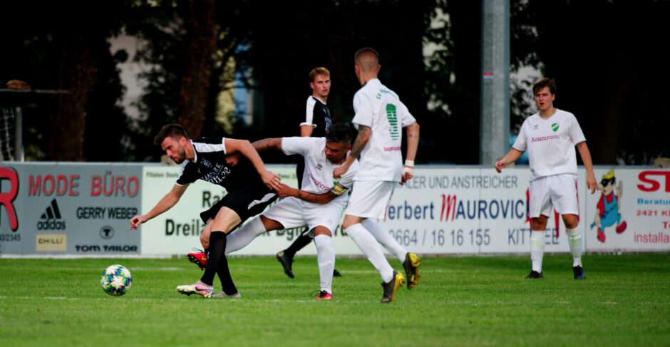 Radovan Mitrovic mugs Mario Marko