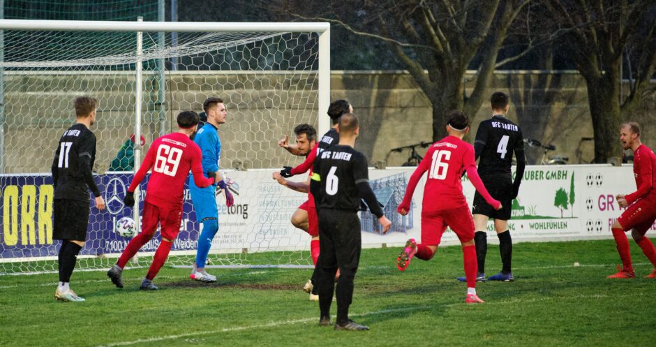 Machovec reacts to his goal