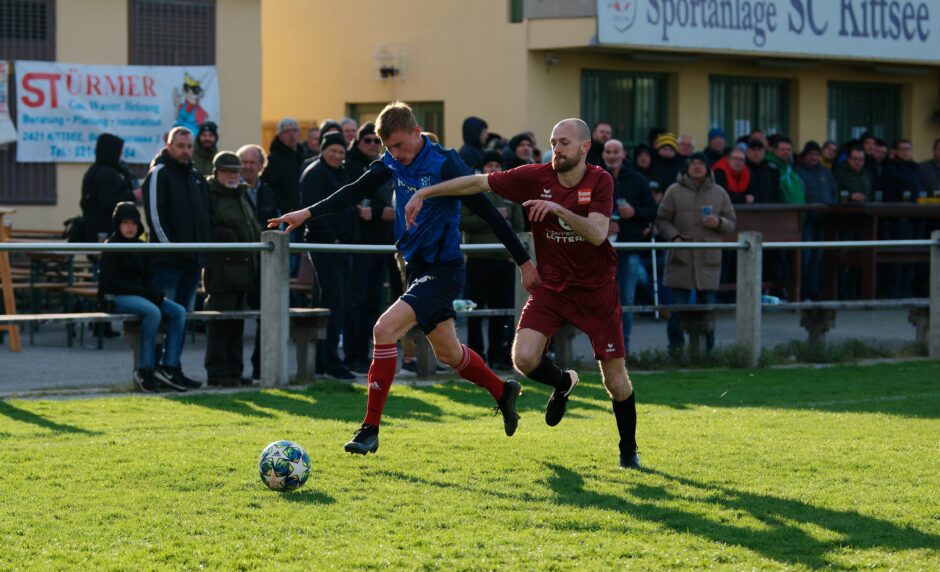 Sombat runs past Gallus 01: This numbered sequence show how difficult it is to stop Jozef Sombat without tripping him. Peter Gallus is in pursuit. Subject: soccer;football;burgenland;kittsee;Jozef Sombat;Peter Gallus