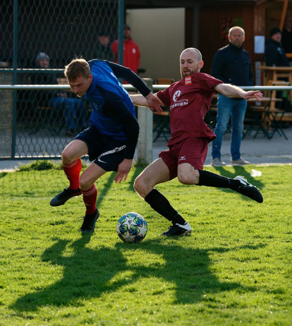 Sombat runs past Gallus 07: Now comes the deliberate trip Subject: soccer;football;burgenland;kittsee;Jozef Sombat;Peter Gallus