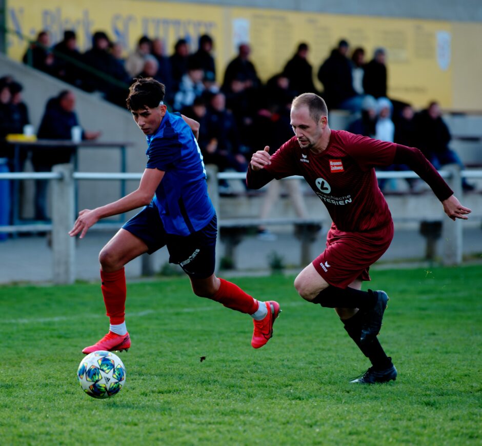 Tobias Wisak competes with Andreas Roth for ball: Tobias Wisak continues to show some flare on the wing, even if he hasn't fully put his game together at fifteen years. Subject: soccer;football;burgenland;kittsee;Tobias Wisak;Andreas Roth