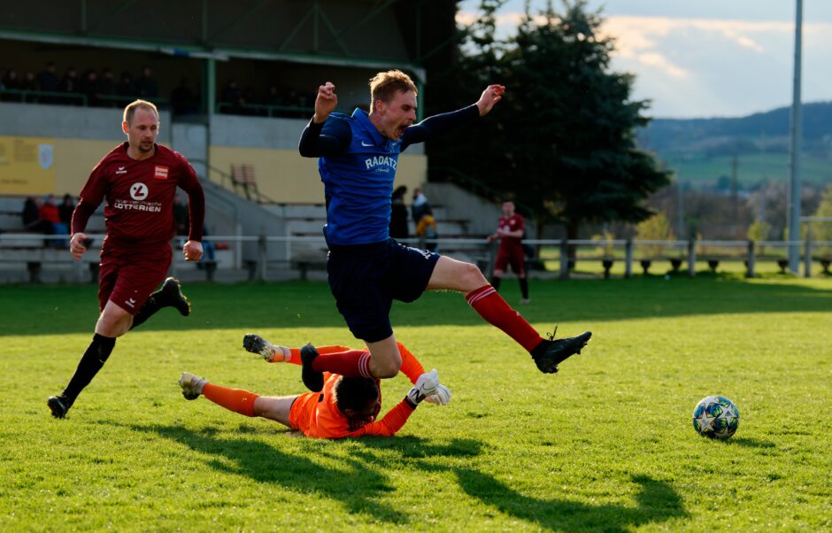 Sombat Penalty Sequence 06: Sombat has decided that if he must go down, he will make noise doing so and so encourage the referee to make a call in his favour. Subject: soccer;football;burgenland;kittsee;Jozef Sombat;Julius Pentek;Andreas Roth