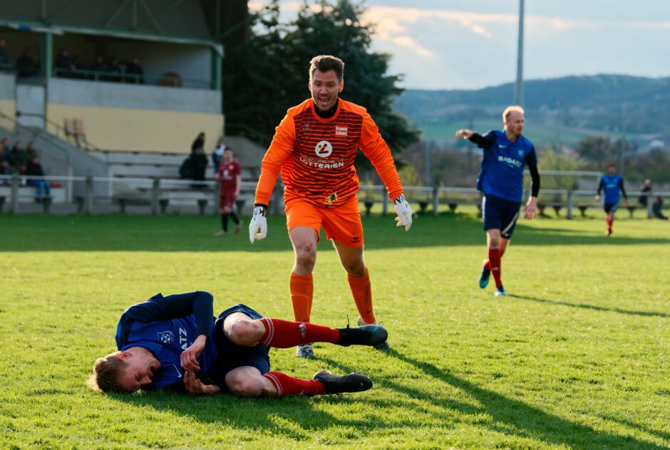 Sombat Penalty Sequence 10: UFC Pama keeper Julius Pentek realises what kind of trouble he is in now, blocking a forward, bringing him to the ground and perhaps injuring Sombat in the penalty area. Subject: soccer;football;burgenland;kittsee;Jozef Sombat;Julius Pentek;Andreas Roth