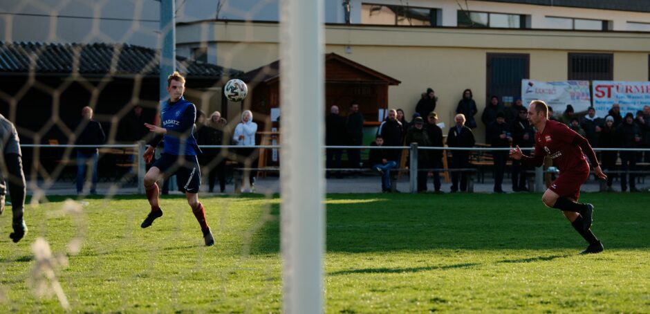 Jozef Sombat gets away again: Jozef Sombat picks up a nice crosser as Andreas Roth is caught flat-footed Subject: soccer;football;burgenland;kittsee;Andreas Roth;Jozef Sombat