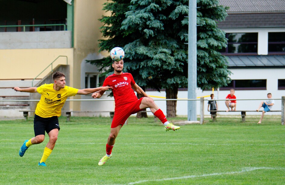 Joseph Machovec traps a high pass: SC Kittsee forward Joseph Machovec traps a high pass and shoots while Peter Majerčák hinders his shot. Subject: soccer;football;burgenland;kittsee;ASV Jahrndorf;Joseph Machovec;Peter Majerčák