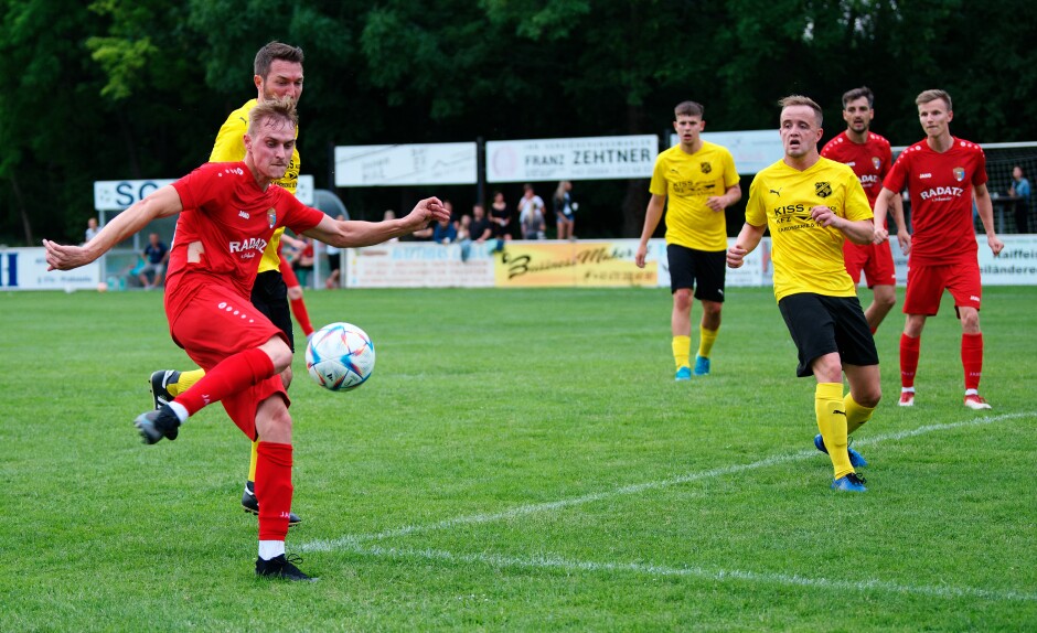 Sombat kick 3: An unimpeded Jozef Sombat whacks the ball with extended leg. Subject: soccer;football;burgenland;kittsee;ASV Jahrndorf;Mario Katzler;Jozef Sombat