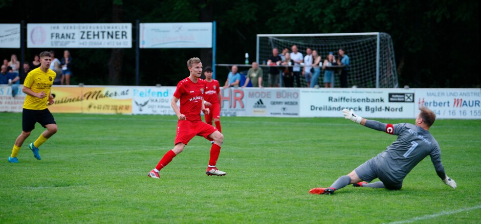 Sombat-Drobola goal 6: Christoph Drobela starts to celebrate the match's crucial first goal at 71 minutes. Subject: soccer;football;burgenland;kittsee;ASV Jahrndorf;Peter Majerčák;Christoph Drobela;Michael Unger