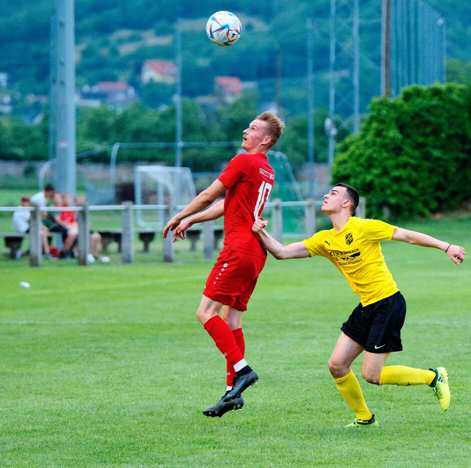 Sombat controls high header: Aleksa Slavkovic forearm punches Jozef Sombat in the air but there was no stopping Sombat today. Subject: soccer;football;burgenland;kittsee;ASV Jahrndorf;Aleksa Slavkovic;Jozef Sombat