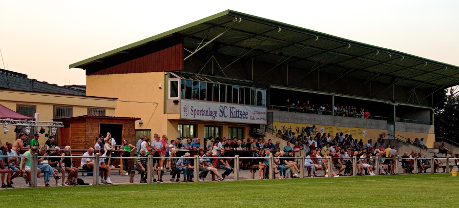 A full house in Kittsee: Many Kittsee fans turned out for the early evening Mönchof game. Subject: soccer;football;burgenland;kittsee;SC Kittsee;FC Monchof