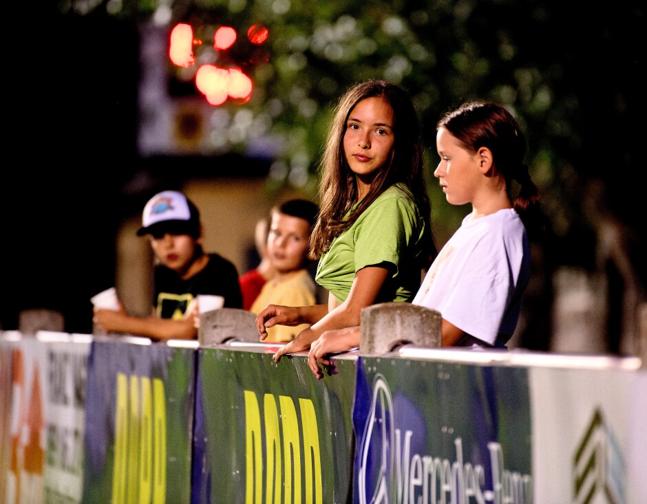 A beautiful future for Kittsee: The future looks bright for Kittsee. There's a huge swell of young people in Kittsee, joining the youth program of the football club or cheering for Kittsee as in this case. Subject: soccer;football;burgenland;kittsee;SC Kittsee;FC Monchof