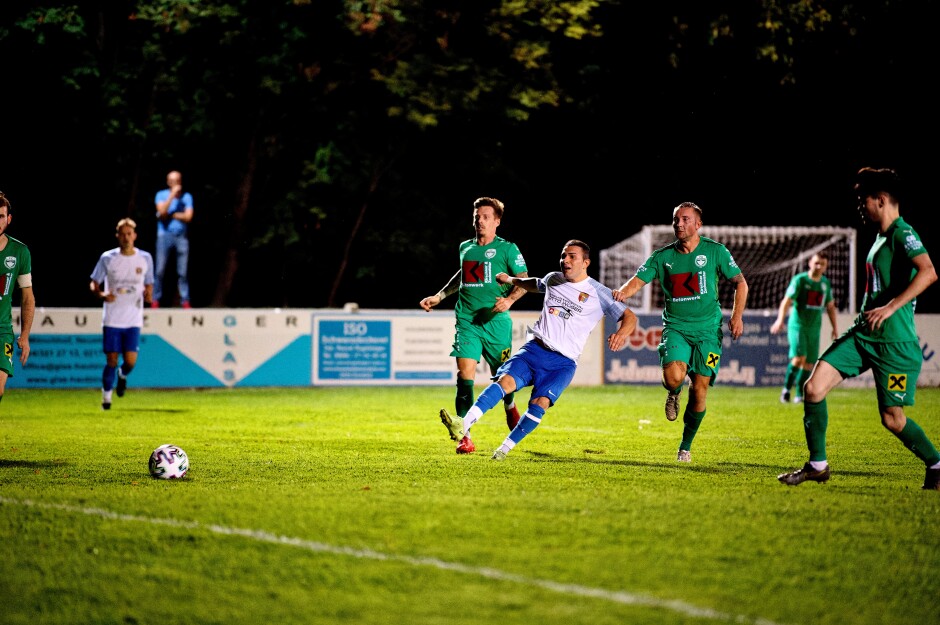 Mustafa Atik gets off another shot on goal: Subject: soccer;football;burgenland;kittsee;SC Kittsee;FC Monchof