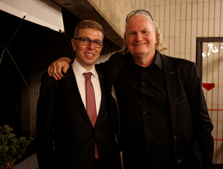 With festival director Tomas Klenovsky: Well-dressed festival director and producer Tomas Klenovsky opens another wonderful year of Cinematik. Subject: Tomas Klenovsky;Alec Kinnear;Cinematik