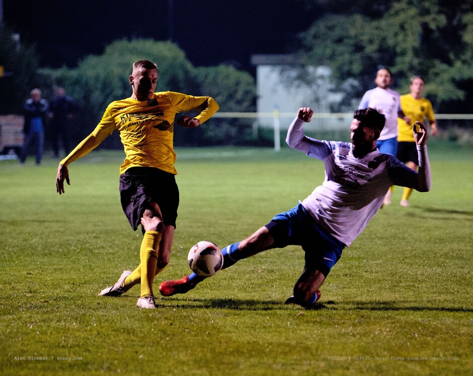 Juraj Fuska tackles David Bodo: Bodo is a big fast aggressive player. Juraj Fuska did a good job of keeping his runs in check. Subject: SC Kittsee;ASV Deutsch Jahrndorf;II Liga Nord;Burgenland;soccer;football;Juraj Fuska;David Bodo