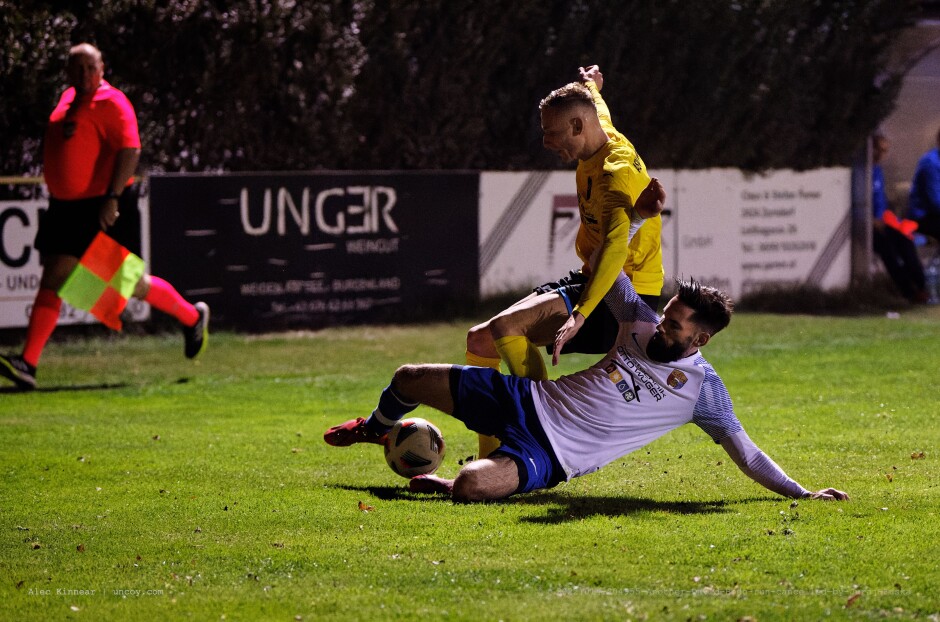 Another David Bodo run cancelled by Juraj Fuska: A spectacular tackle by Juraj Fuska, taking the ball away without fouling David Bodo. Subject: SC Kittsee;ASV Deutsch Jahrndorf;II Liga Nord;Burgenland;soccer;football;Juraj Fuska;David Bodo