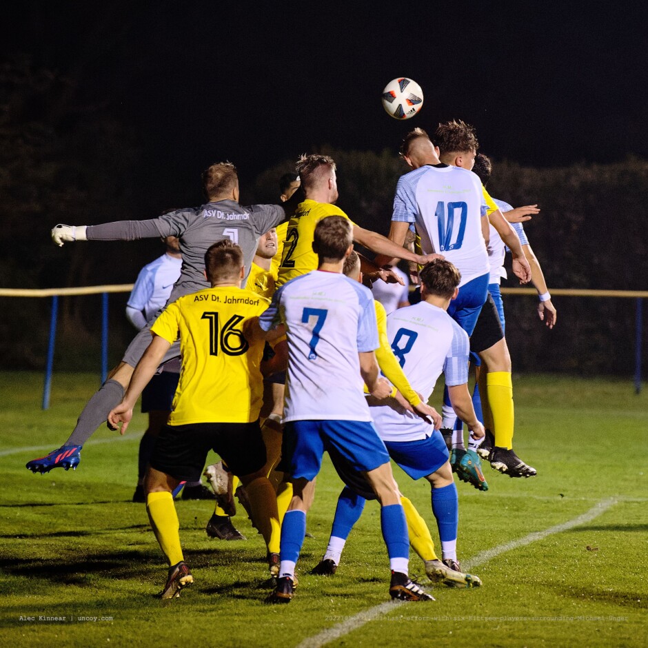 Last effort with six Kittsee players surrounding Michael Unger: Manual Schizler came out of the goal and into the attack. Kittsee made a  great last effort with six Kittsee players surrounding Michael Unger. Subject: SC Kittsee;ASV Deutsch Jahrndorf;II Liga Nord;Burgenland;soccer;football;Mustafa Atik;Jozef Szombat;David Bodo;Martin Puster;Carsten Lang