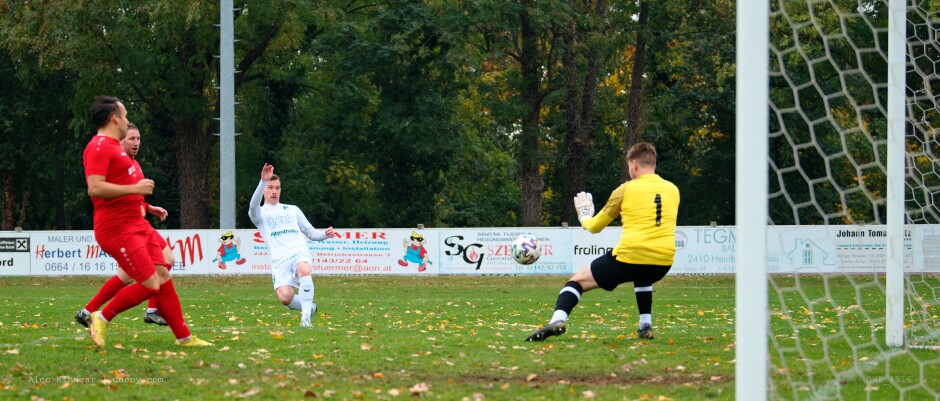 Thomas Wickl scores early goal: At two minutes, Thomas Wickl scored for FC Illimitz making the home crowd nervous after the ASV Deutsch Jahrndorf game where another top ranked team dominated SC Kittsee. Subject: soccer;football;burgenland;kittsee;SC Kittsee;FC Illmitz;Thomas Wickl;Sebastian Skerlan;Tomas Bastian;Manuel Schiszler