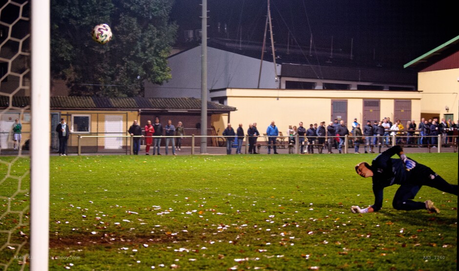 Patrick Kemper helplessly watches the ball float over him: Patrick Kemper watches Szombat's second goal float over his head helplessly. Subject: soccer;football;burgenland;kittsee;SC Kittsee;FC Illmitz;Jozef Szombat;Patrick Kemper