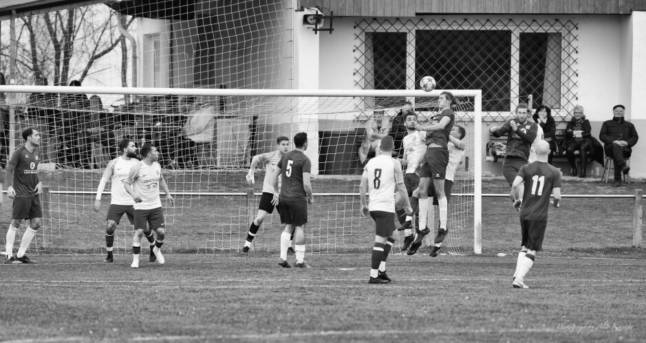 Andreas Fabsich leaps high in front of the Kitsee net: Fortunately Jaroslav Machovec was there to deflect Andreas Fabsich's header, before keeper Manuel Schiszler grabbed the ball. Subject: soccer;football;burgenland;kittsee;Jaroslav Machovec;Andreas Fabsich;Manuel Schiszler