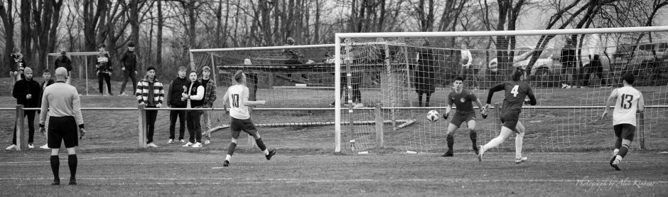 Jozef Sombat unable to catch up to a Machovec crosser: Kittsee did not have many chances and when we did, the timing on our fine passing was well off. Manuel Oswald is cut off by Raffael Förster. Referee Arif Erdem looks on. Subject: soccer;football;burgenland;kittsee;Martin Hajtmanek;Raffael Förster;Jozef Sombat;Andreas Fabsich