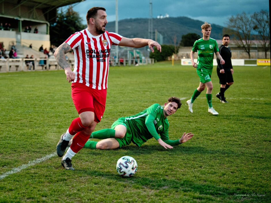 Bombicz slips past Haider III: Bombicz has laid Haider out on the turf Subject: soccer;football;burgenland;kittsee;SC Kittsee;FC Winden;Adam Bombicz;Stefan Haider;Jonas Lorenschitz;Durdu Ceri