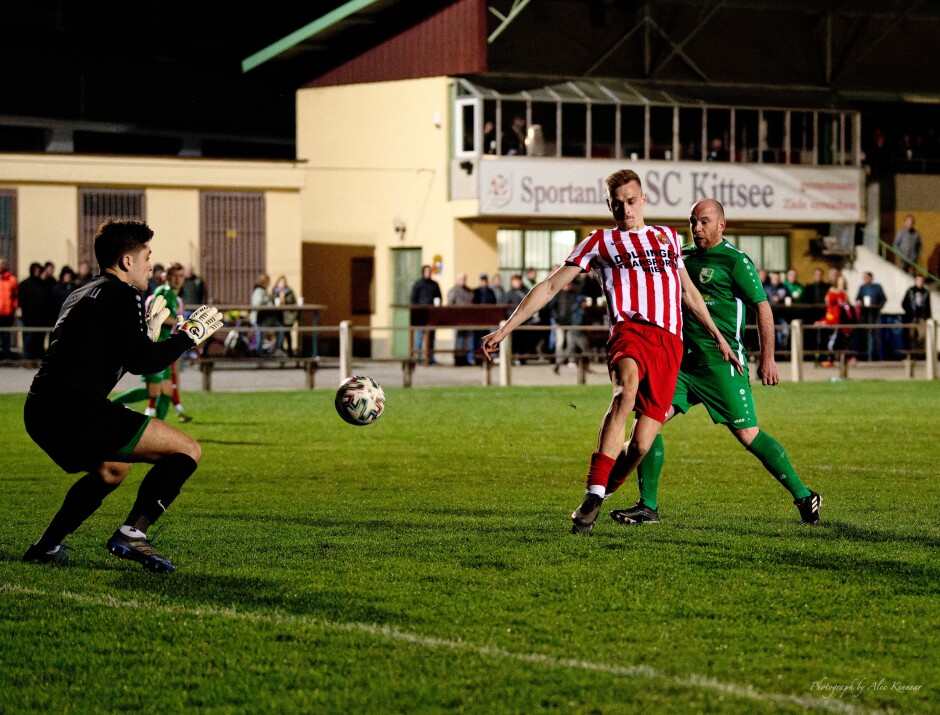 Jozef Sombat Second Goal I: A high free kick drops in front of Jozef Sombat who just manages to touch the ball on the bounce. Winden keeper Roman Ostojic seems to track the ball. Subject: soccer;football;burgenland;kittsee;SC Kittsee;FC Winden;Jozef Sombat;Roman Ostojic;Daniel Pfeiffer