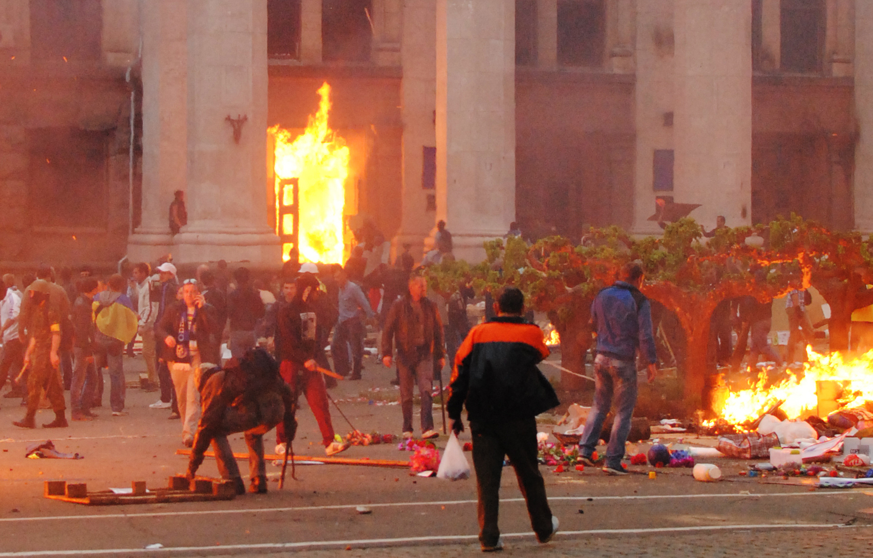 Odessa-Trade-Union-Building-burning on night of 2014 massacre