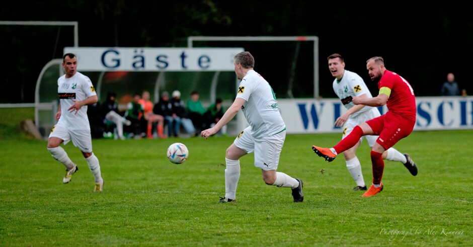 Michael Wernecker scores: SC Kittsee could not get off to a better start. A neat couple of passes from the kickoff put Michael Wernecker in front of the UFC Pamhagen net where he promptly scored. Subject: Kittsee;Pamhagen;SK Kittsee;UFC Pamhagen;soccer;football;Michael Wernecker;Adam Gabor Szalai;Alexander Andert