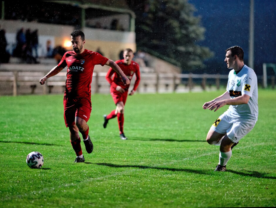 Patrick Dietmann pushes forward from right back: Dietmann has a couple of good runs. Subject: Kittsee;Pamhagen;SK Kittsee;UFC Pamhagen;soccer;football;Patrick Dietmann;Alexander Andert