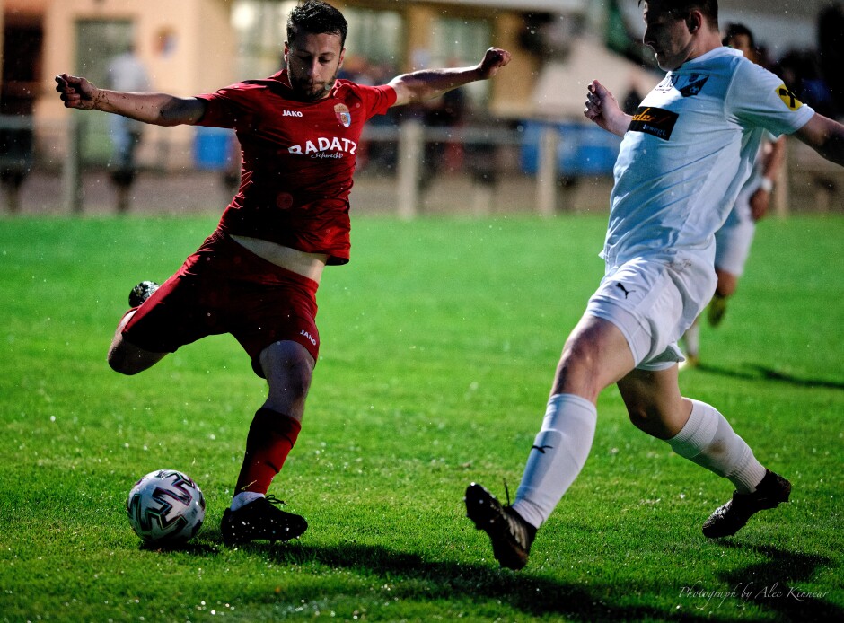 Patrick Dietmann takes his shot: Alexander Andert is unable to stop Patrick Dietmann Subject: Kittsee;Pamhagen;SK Kittsee;UFC Pamhagen;soccer;football;Patrick Dietmann;Alexander Andert