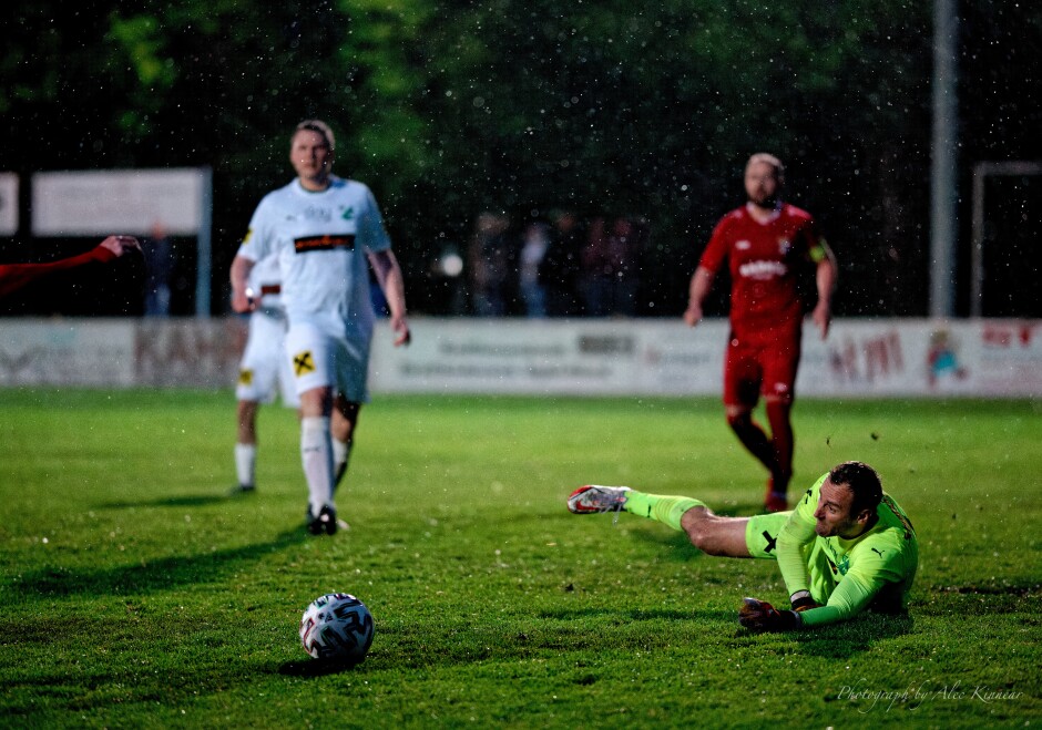 Keeper Libor Hrdlicka blocks Dietmann's shot: Libor Hrdlicka had a rough afternoon with continuous action in front of his net from the opening whistle and goal. He did well to keep UFC Pamhagen in the game right until the end of regular time, giving up just a single goal. Subject: Kittsee;Pamhagen;SK Kittsee;UFC Pamhagen;soccer;football;Libor Hrdlicka