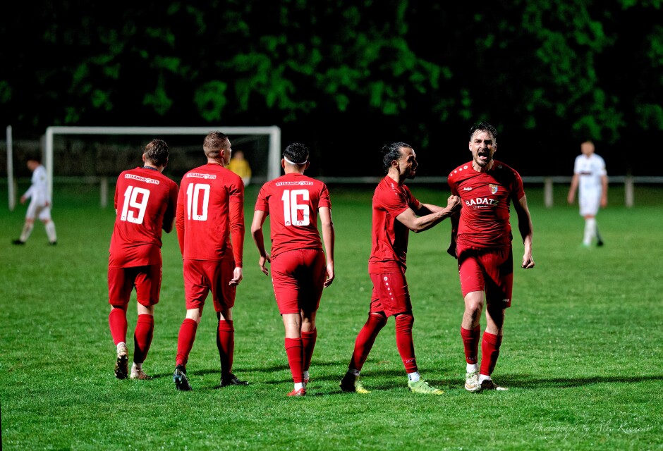 Machovec roars: Jaroslav Machovec is stoked. SC Kittsee is on its way to third place in the league despite a slow start to the season. Subject: Kittsee;Pamhagen;SK Kittsee;UFC Pamhagen;soccer;football;Jozef Sombat;Tobias Wisak;Jaroslav Machovec;Tomas Banovic;Said Soltani