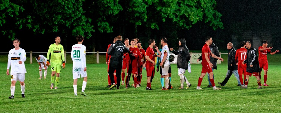 Tense post-game handshake: I've rarely seen a post-game handshake as tense as this one. Pamhagen mostly did not want to shake our hands. Field captain Patrick Dietmann exchanges harsh words with Manuel Schopf. Subject: Kittsee;Pamhagen;SK Kittsee;UFC Pamhagen;soccer;football;Patrick Dietmann;Manuel Schopf;Jozef Sombat;Tobias Wisak;Jaroslav Machovec;Tomas Banovic;Said Soltani