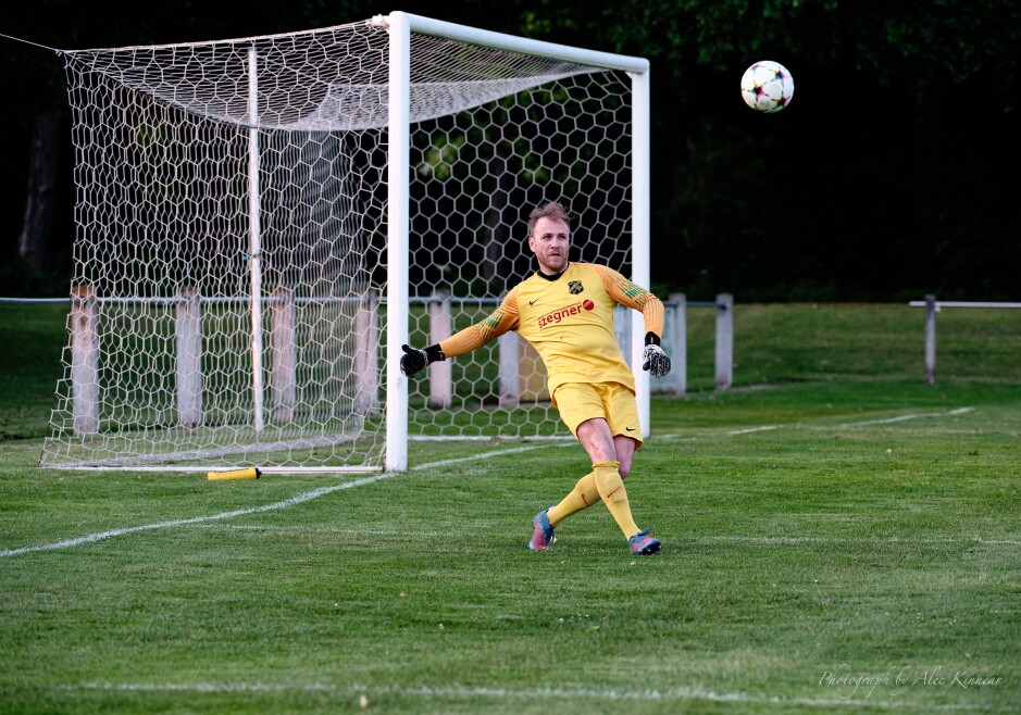 Michael Unger hammers a free kick deep: Subject: Michael Unger