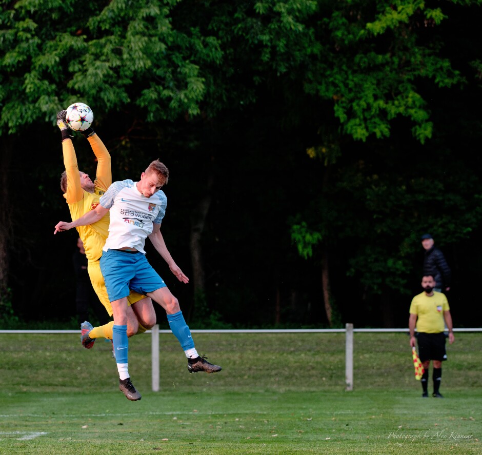 Jozef Sombat leaps higho on an early chance: Deutsch Jahrndorf keeper Michael Unger manages to control the ball Subject: Jozef Sombat;Michael Unger