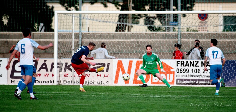 David Bodo scores a clean goal on Manuel Schiszler: Deutsch Jahrndorf enjoyed the advantage in play and this was a well-earned goal. Subject: David Bodo;Manuel Schiszler