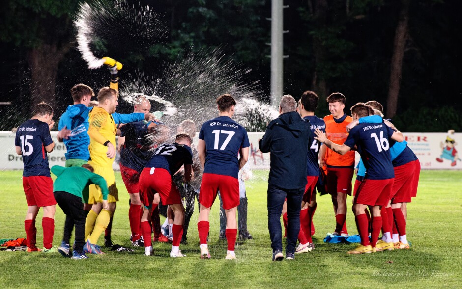 Deutsch Jahrndorf enjoys champagne: ASV Deutsch Jahrndorf deserved their win which guaranteed ASV DJ second place in II Liga Nord. First and second place are a bit of a booby prize as few teams in II Liga Nord want to step up to I Liga Nord where the competition is extremely fierce. Distances to travel are long. It's much higher costs for a club who wishes to remain competitive. Subject: Michael Unger;ASV Deutsch Jahrndorf