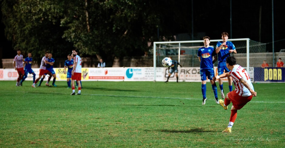 Late Kittsee free kick Image 1/2: All the desperation tackling from Gols offered Kittsee some good chances, none better than this free kick from Patrick Pail Subject: SC Kittsee;SV Gols;burgenland;football;kittsee;soccer