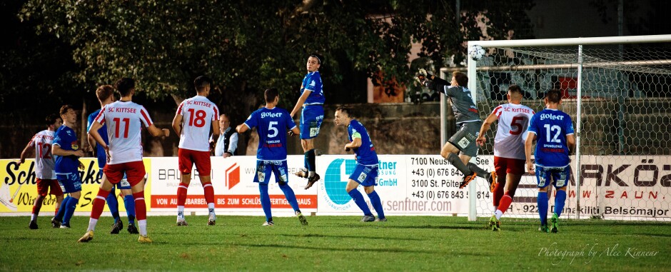 Corner crosser chance: A nice corner crosser slips past Johannes Den. Roman Tarek was in the right place behind the keeper but was unable to reach the ball in time and put the game away. Subject: SC Kittsee;SV Gols;burgenland;football;kittsee;soccer