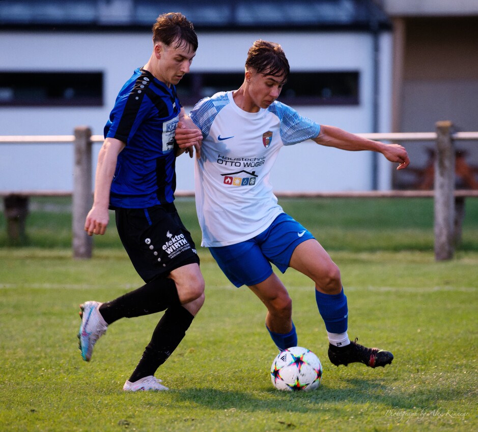 Michael Belko pushes past Felix Dörflinger: Subject: SC Kittsee;UFC Tadten;burgenland;football;kittsee;soccer