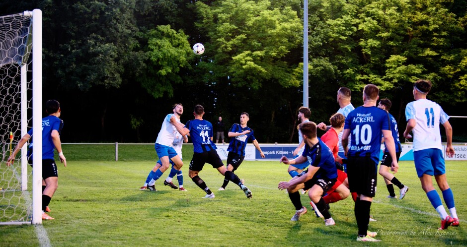 Jaroslav Machovec prepares to head the ball: Keeper Lukas Mock is way out of position as Mateas Lemut attempts to defend the goal, and Patrick Schöttel chases down Machovec Subject: SC Kittsee;UFC Tadten;burgenland;football;kittsee;soccer