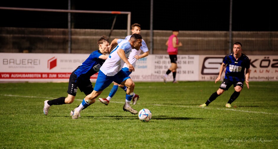 Mustafa Atik swats Felix Dörflinger out of the way: Steinbrunn played an excellent game, to keep the strong Kittsee attack at bay. Subject: SC Kittsee;UFC Tadten;burgenland;football;kittsee;soccer