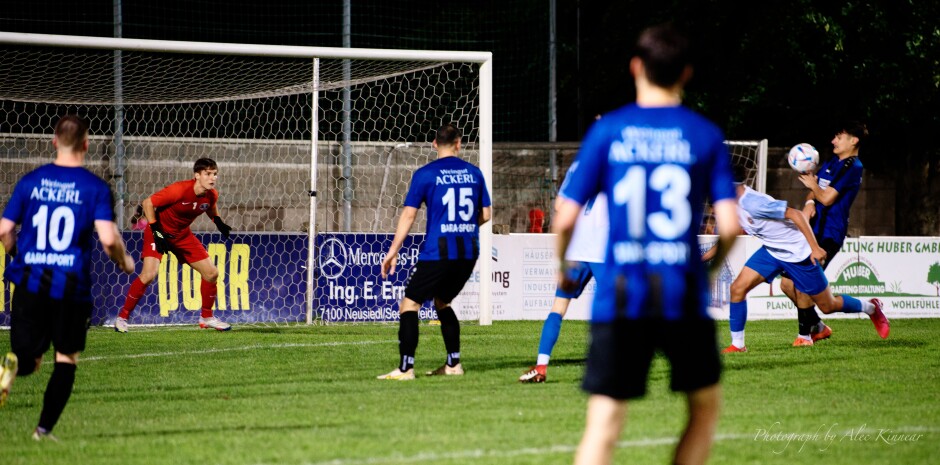 Handball on Mateus Lemut: Now is Kittsee's chance on a penalty shot! Subject: SC Kittsee;UFC Tadten;burgenland;football;kittsee;soccer