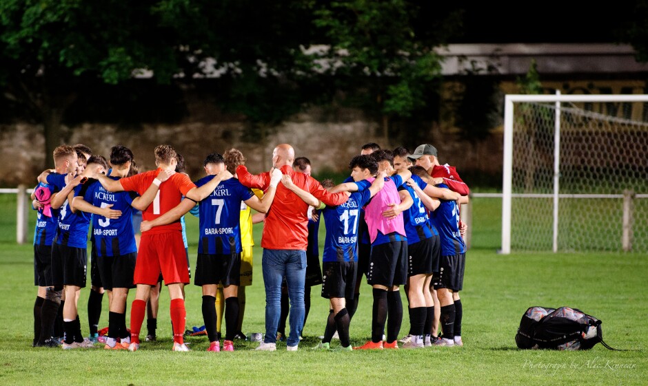 Steinbrunn celebrates an unexpected victory: Steinbrunn coach Mario Töltl trains his guys very intensively, including with their own video from the matches. He's brought Steinbrunn up from 1 Klasse Nord based on teamwork and hard work. Subject: SC Kittsee;UFC Tadten;burgenland;football;kittsee;soccer