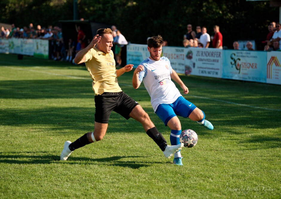 Markus Ruppitsch deftly stops Kittsee's Manuel Oswald: Ruppitsch was tested early and often by the Kittsee attack. Subject: soccer;football;burgenland;kittsee;SC Kittsee;UFC Tadten