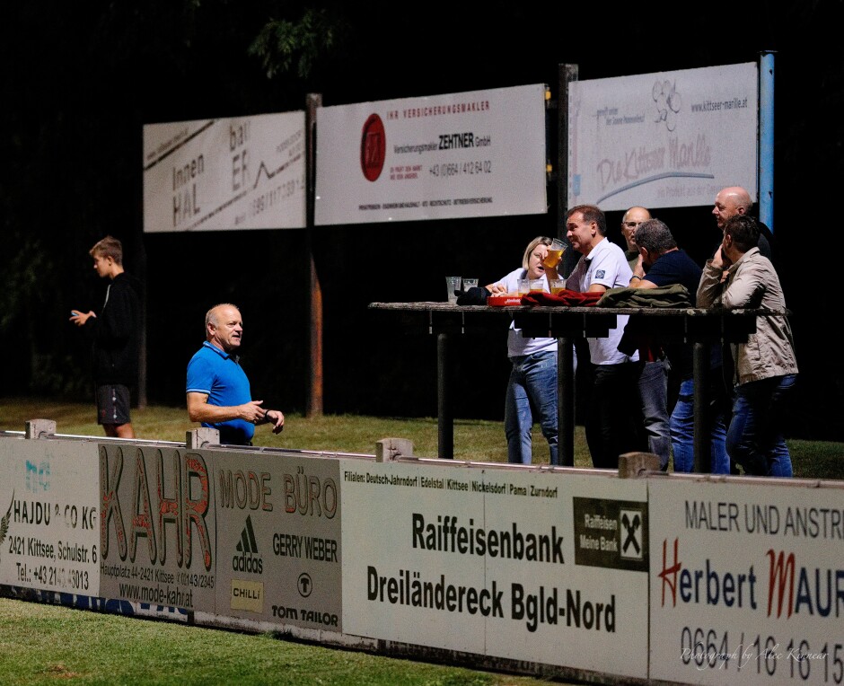 The happy bench enjoying the game: It's a long walk to the bar from here, but it's always a party. Subject: soccer;football;burgenland;kittsee;SC Kittsee;SC Breitenbrunn