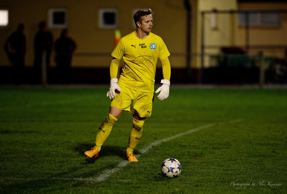 Portrait of Peter Barinec: Straight back and re-concentrated on the game. Peter Barinec remains calm and focused after the penalty. Subject: soccer;football;burgenland;kittsee;SC Kittsee;SC Breitenbrunn;Peter Barinec