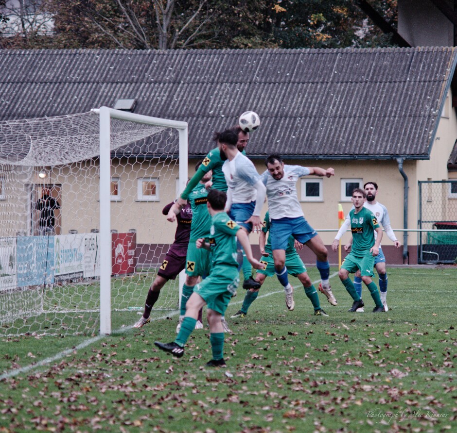 Header time: One of SC Kittsee's best chances with Juraj Fuska up at ball height but he narrowly loses the header duel against UFC Pamhagen lifer Christoph Koppi Subject: soccer;football;burgenland;kittsee;SC Kittsee;UFC Pamhagen